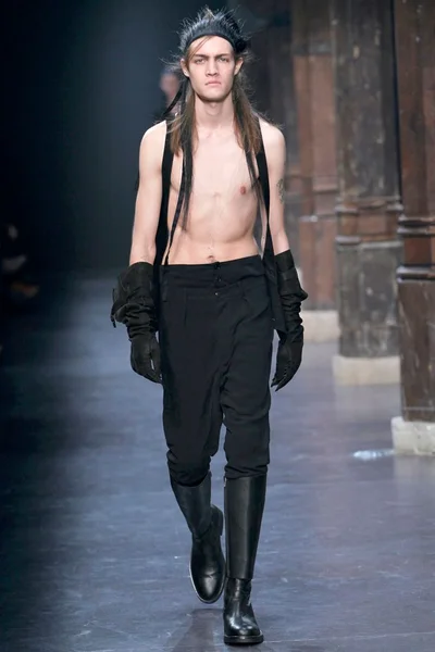 Look 28